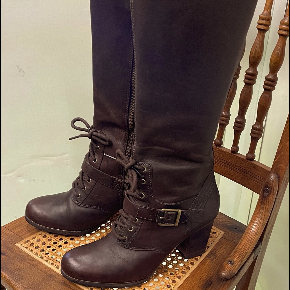 Women’s Timberland tall leather boots size 9.5